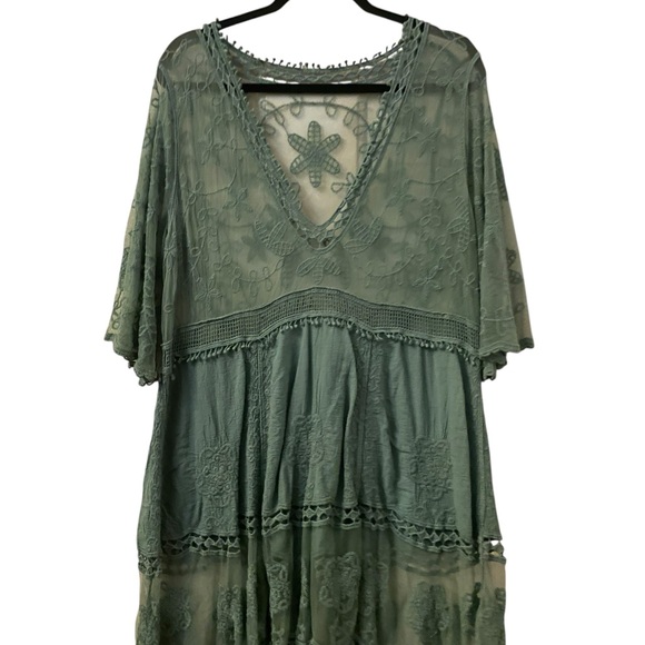 Elegant Green Lace Dress - Picture 2 of 3